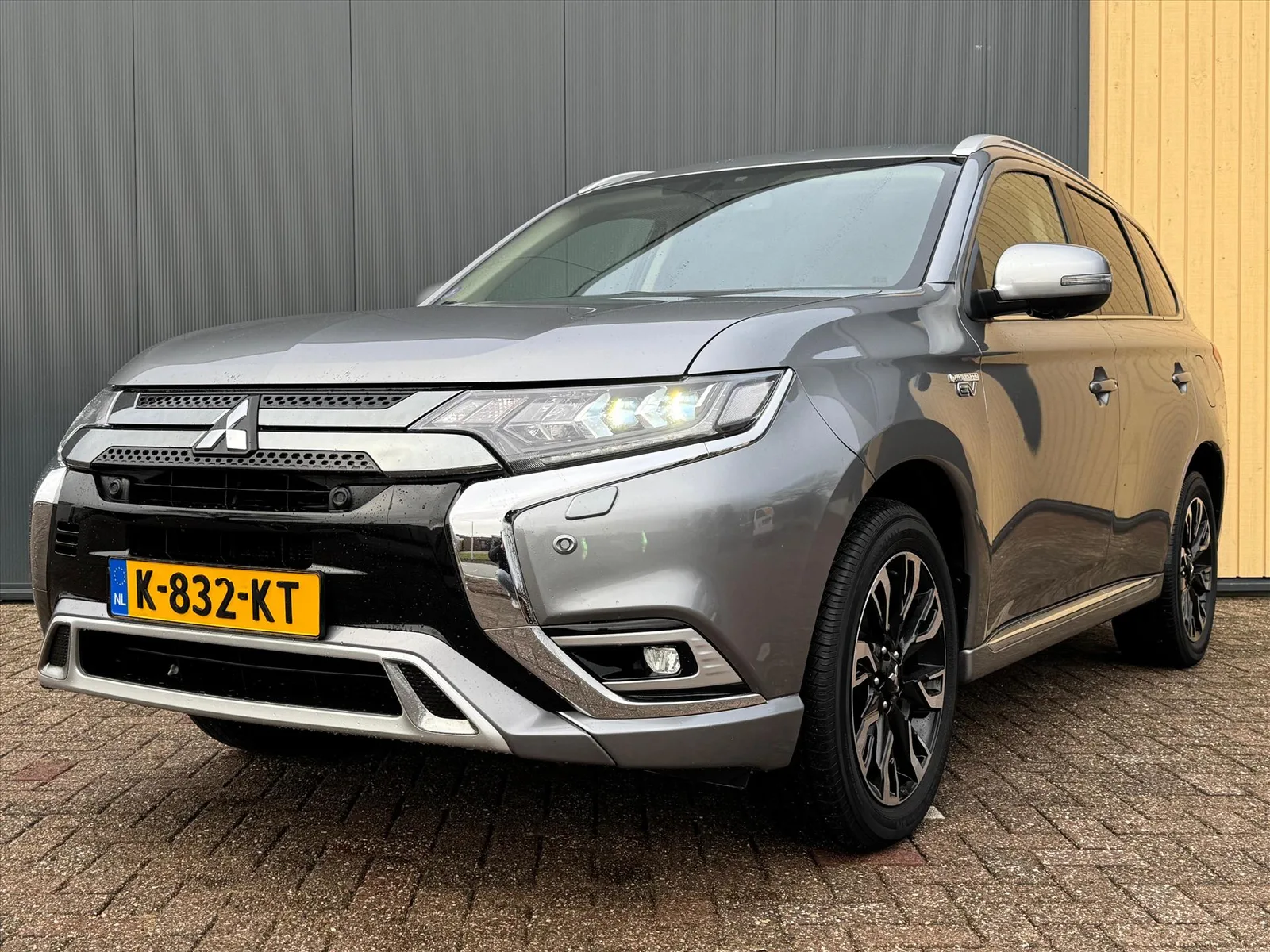 Mitsubishi Outlander (2021) — foto 1