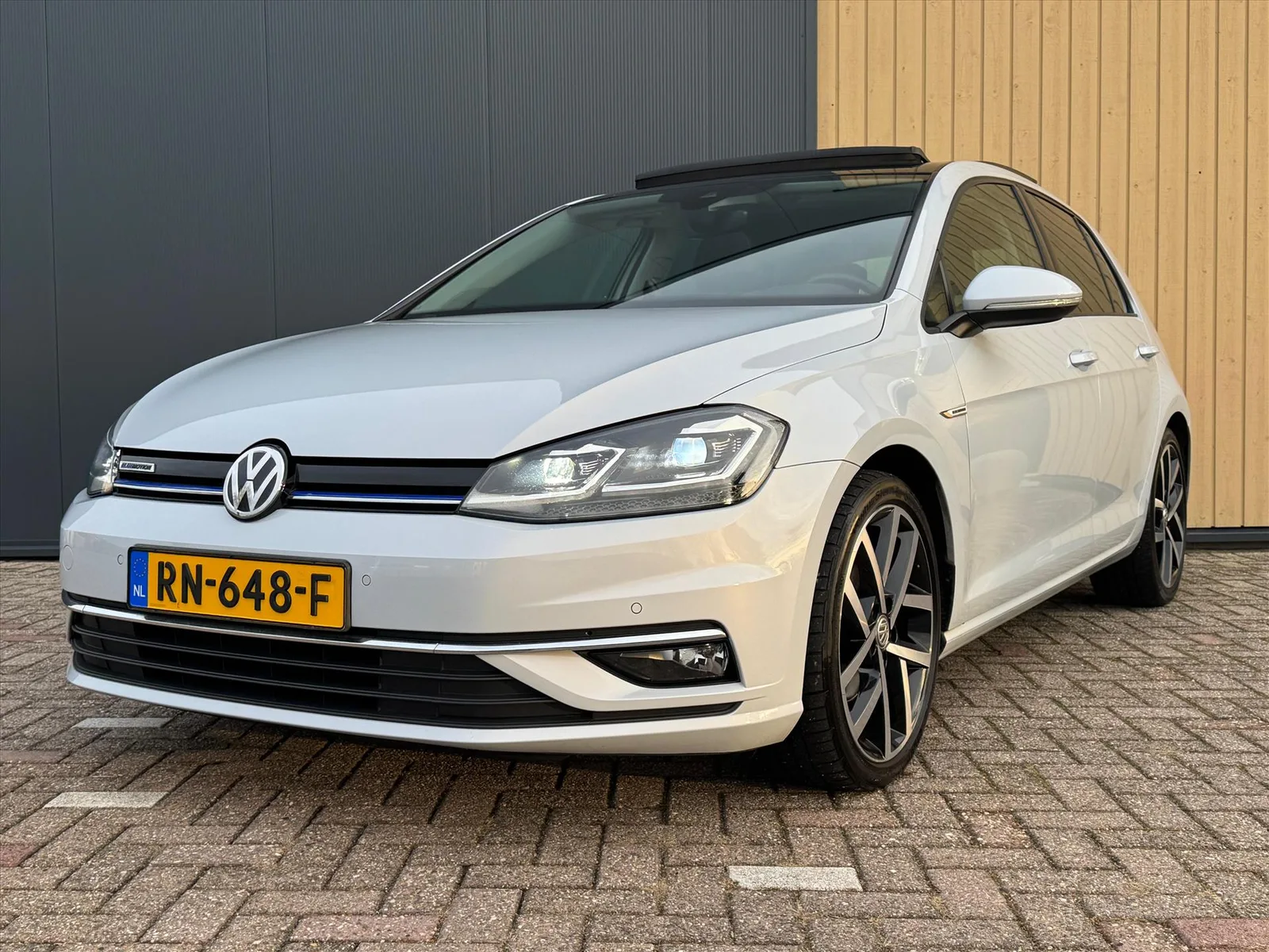 Volkswagen Golf (2018) — foto 1