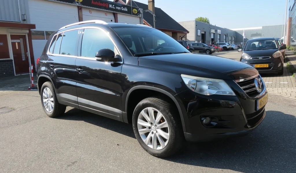 Volkswagen Tiguan (2010) — foto 1
