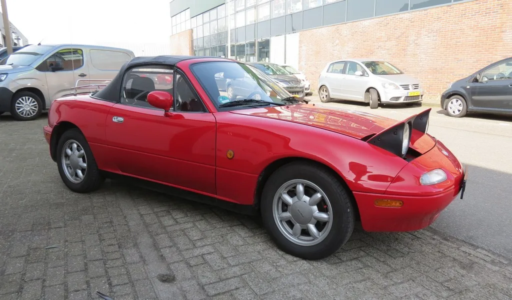 Mazda MX-5 (1996) — foto 1