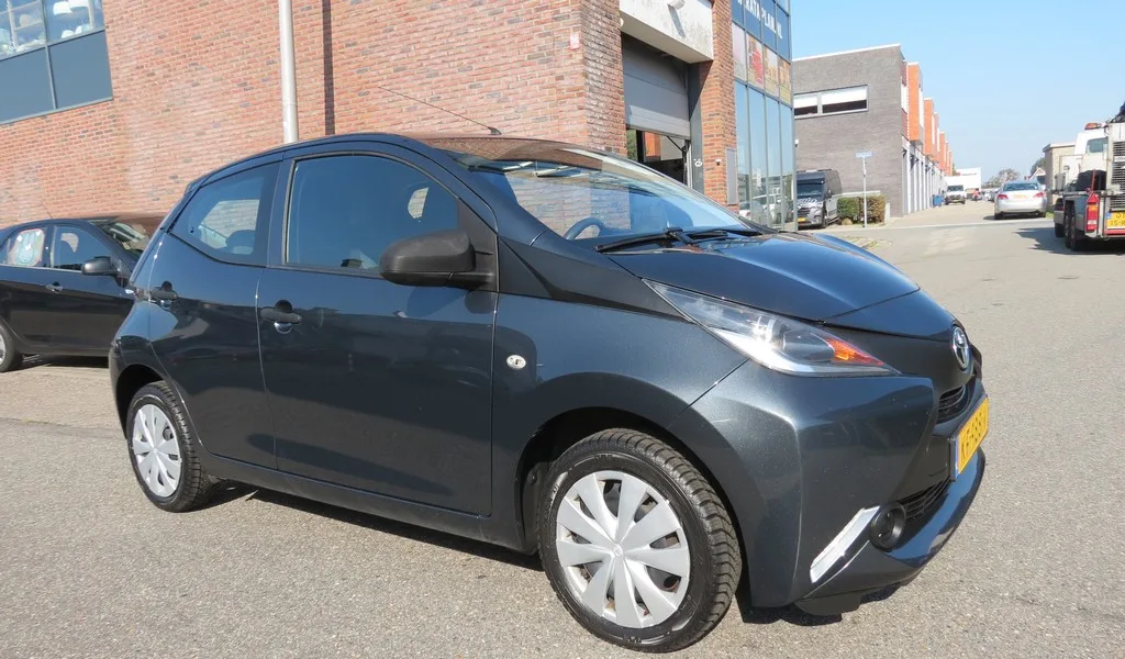 Toyota Aygo (2016) — foto 1