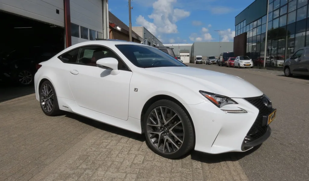 Lexus RC (2016) — foto 1
