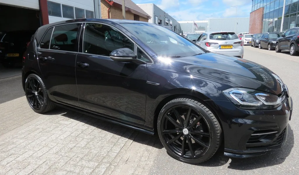 Volkswagen Golf (2018) — foto 1