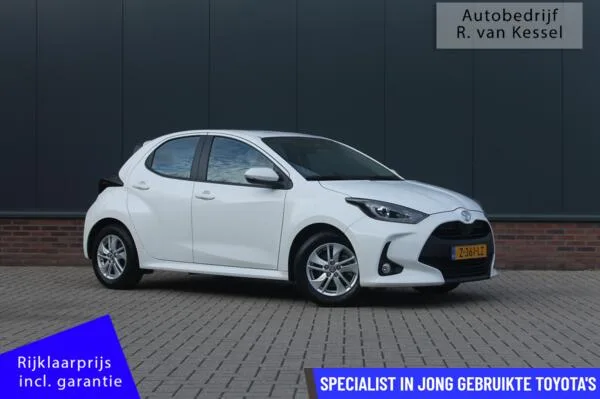 Toyota Yaris (2024) — foto 1