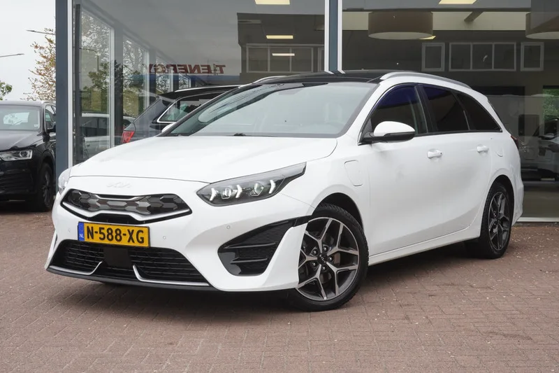 Kia Ceed (2022) — foto 1