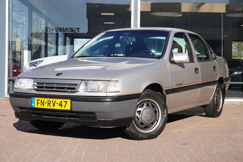 Opel Vectra (1992) — foto 1