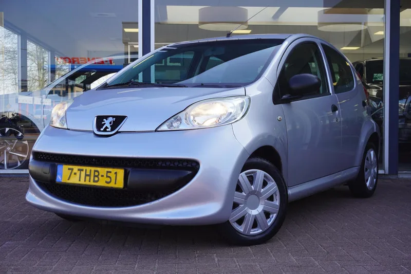 Peugeot 107 (2008) — foto 1