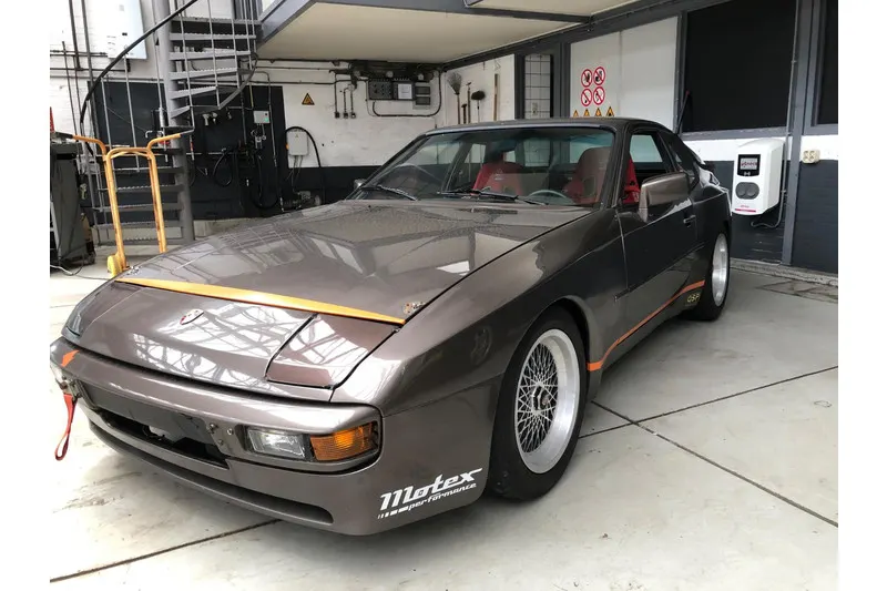 Porsche 944 (1984)