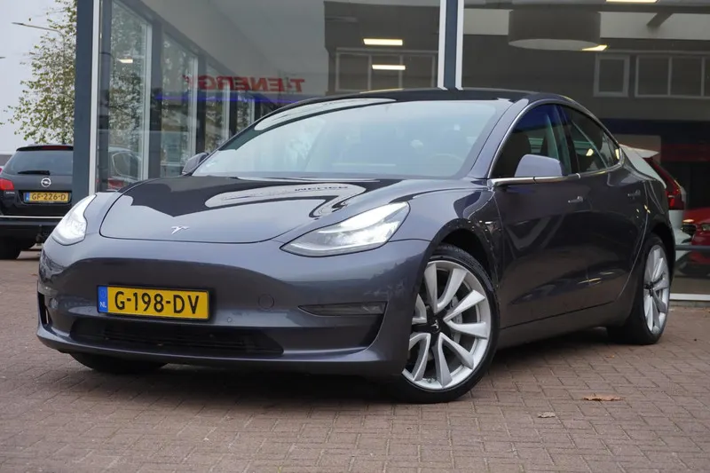 Tesla Model 3 (2019)