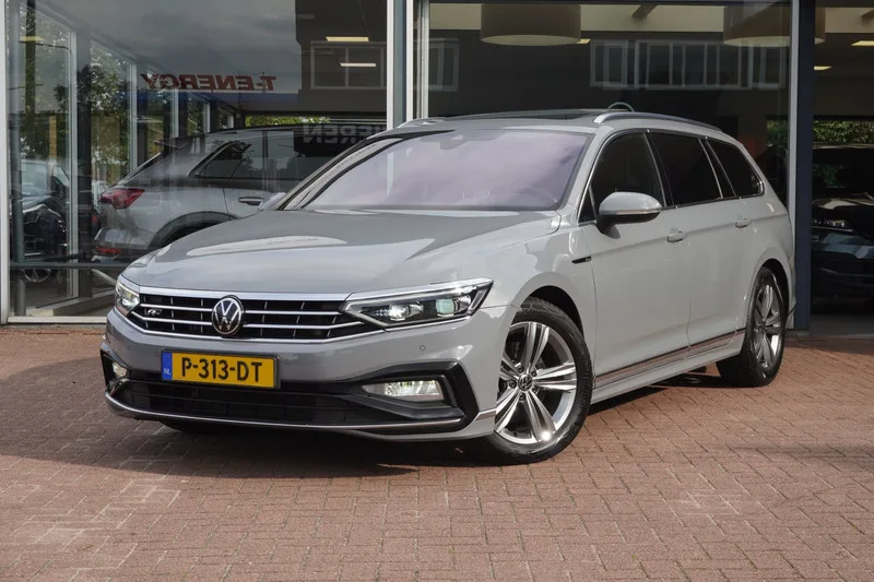 Volkswagen Passat (2022) — foto 1