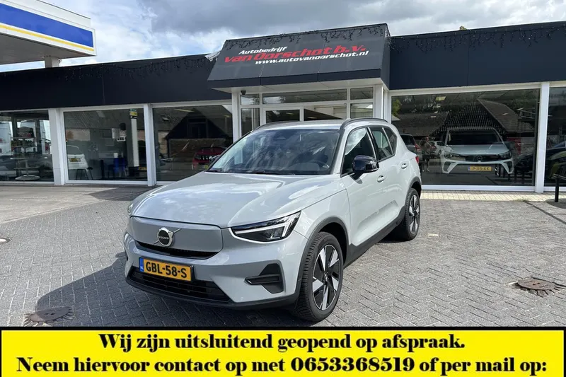Volvo EX40 (2024)