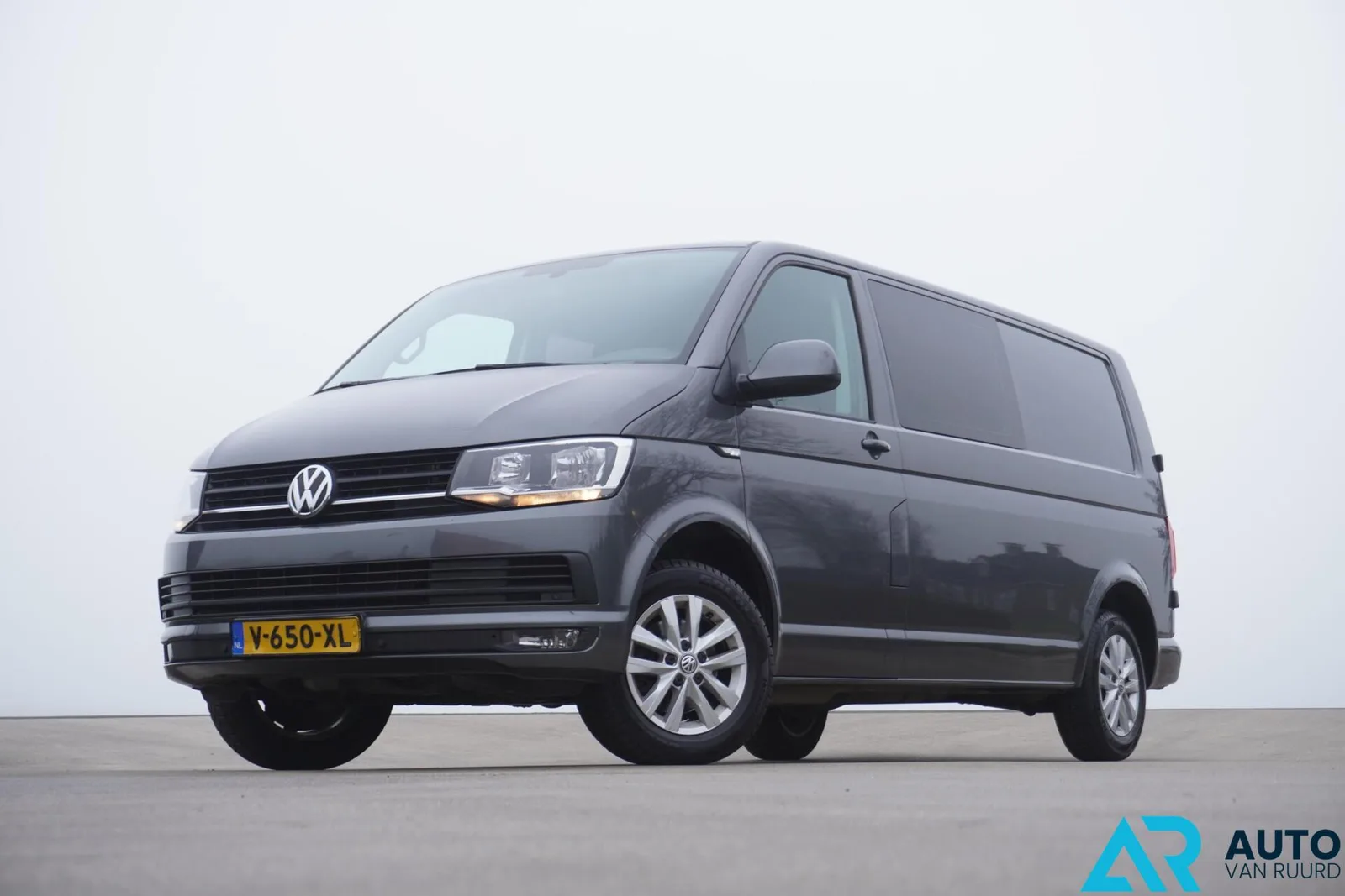 Volkswagen Transporter (2019) — foto 1