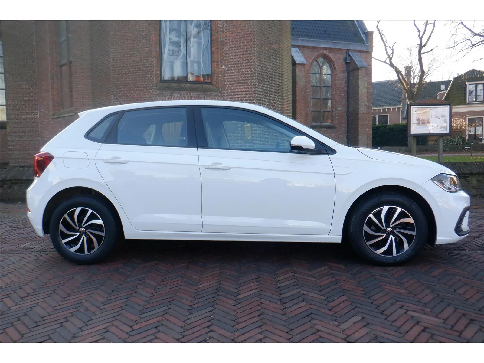 Volkswagen Polo (2023) — foto 1