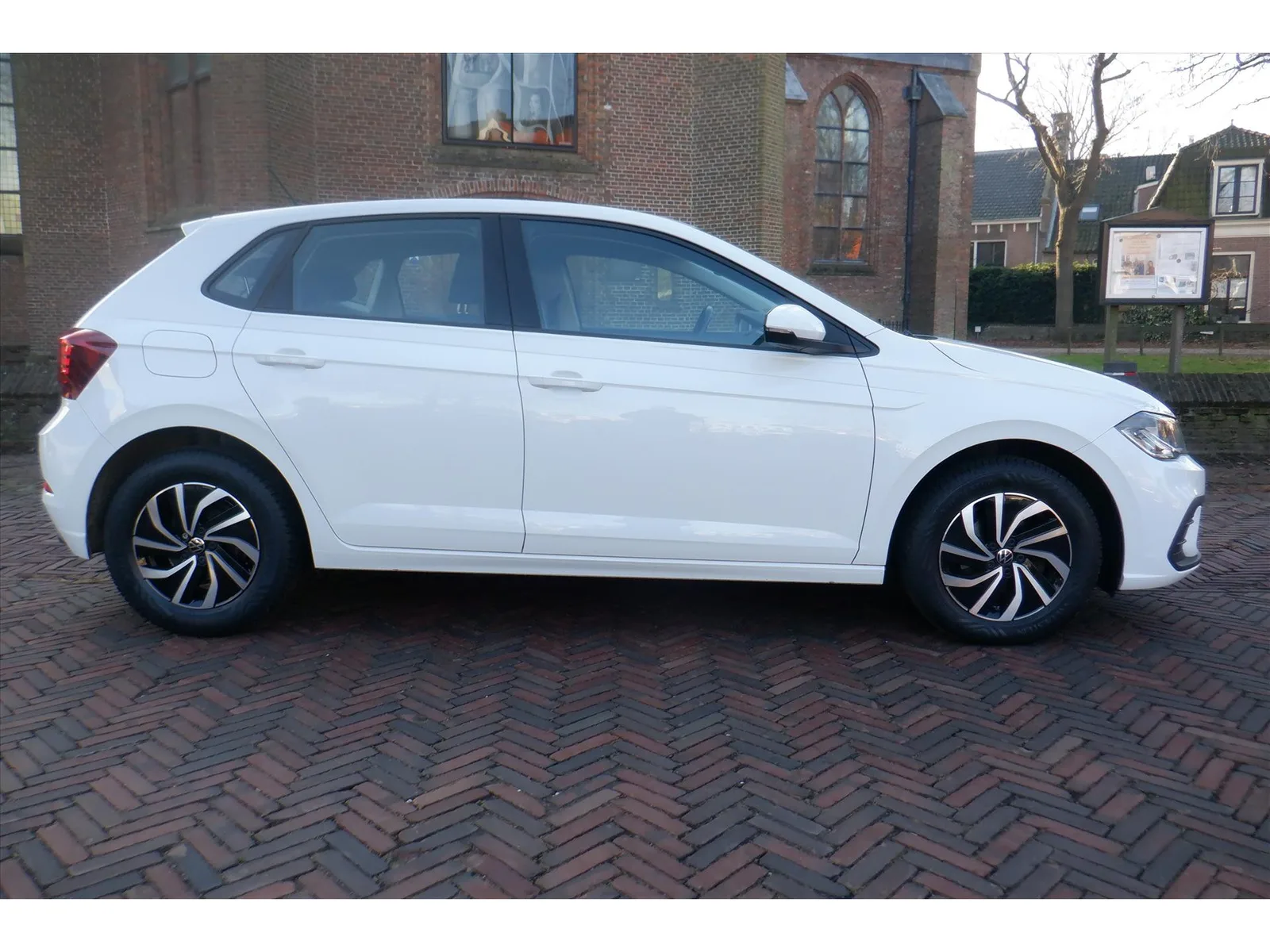 Volkswagen Polo (2023) — foto 1