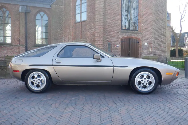 Porsche 928 (1981)