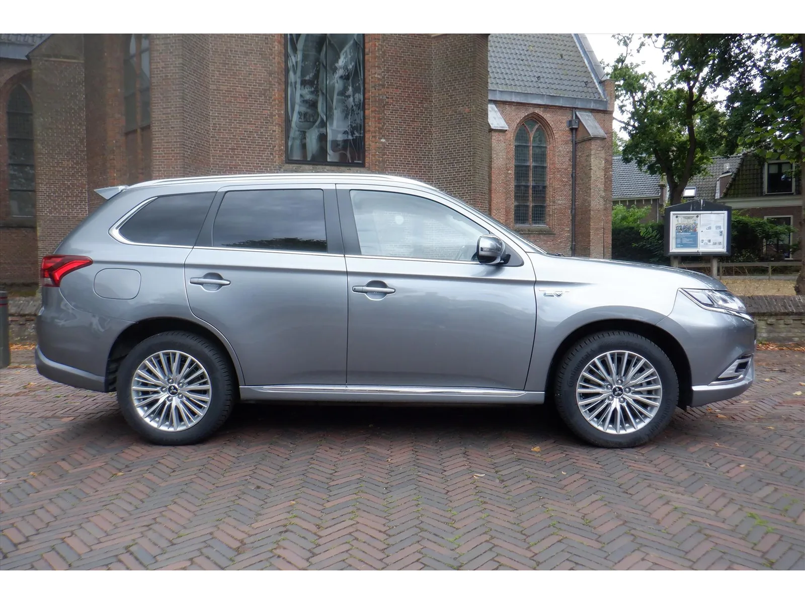 Mitsubishi Outlander (2019) — foto 1
