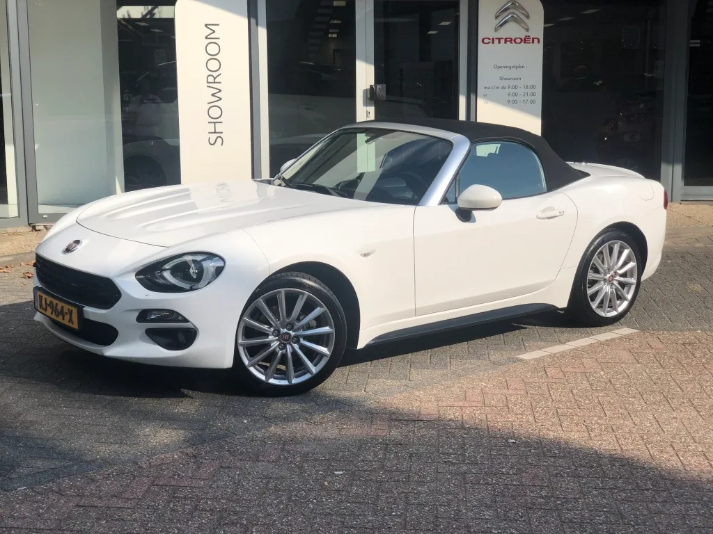 Fiat 124 Spider (2016) — foto 1