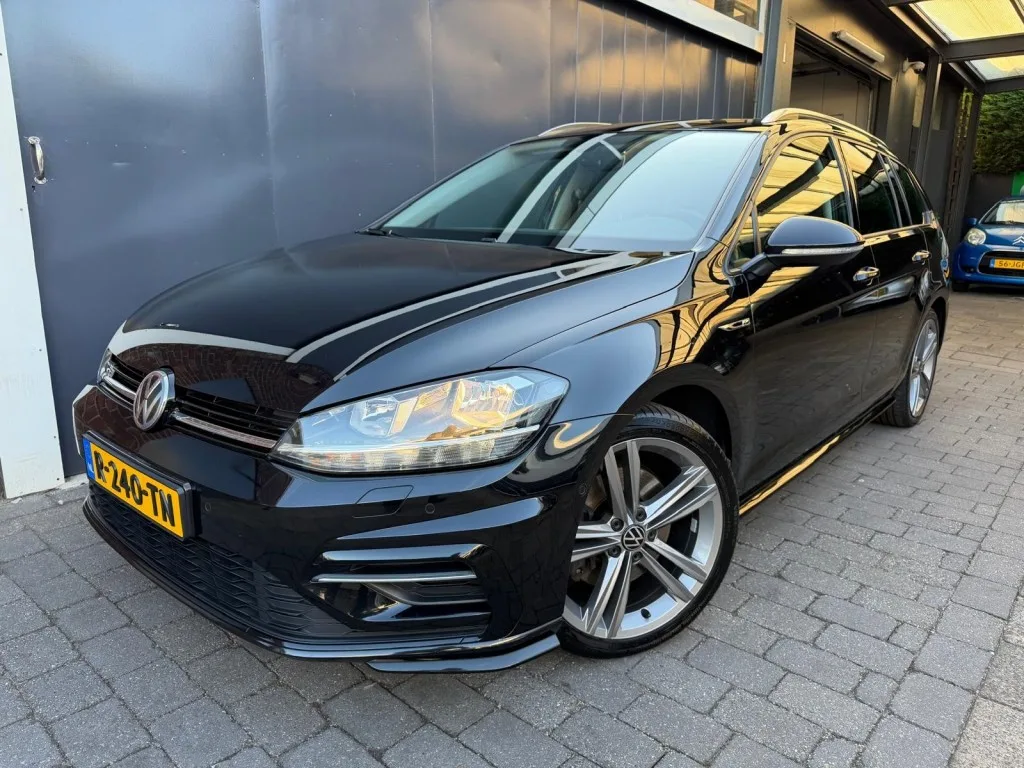Volkswagen Golf (2019) — foto 1