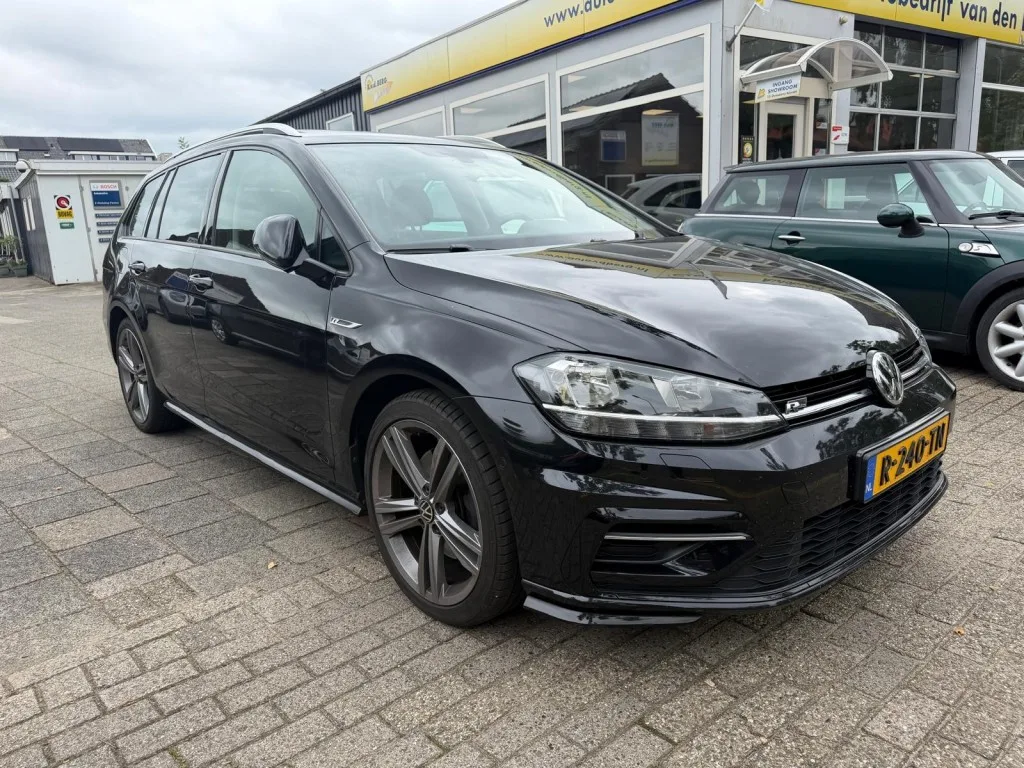 Volkswagen Golf (2019) — foto 1