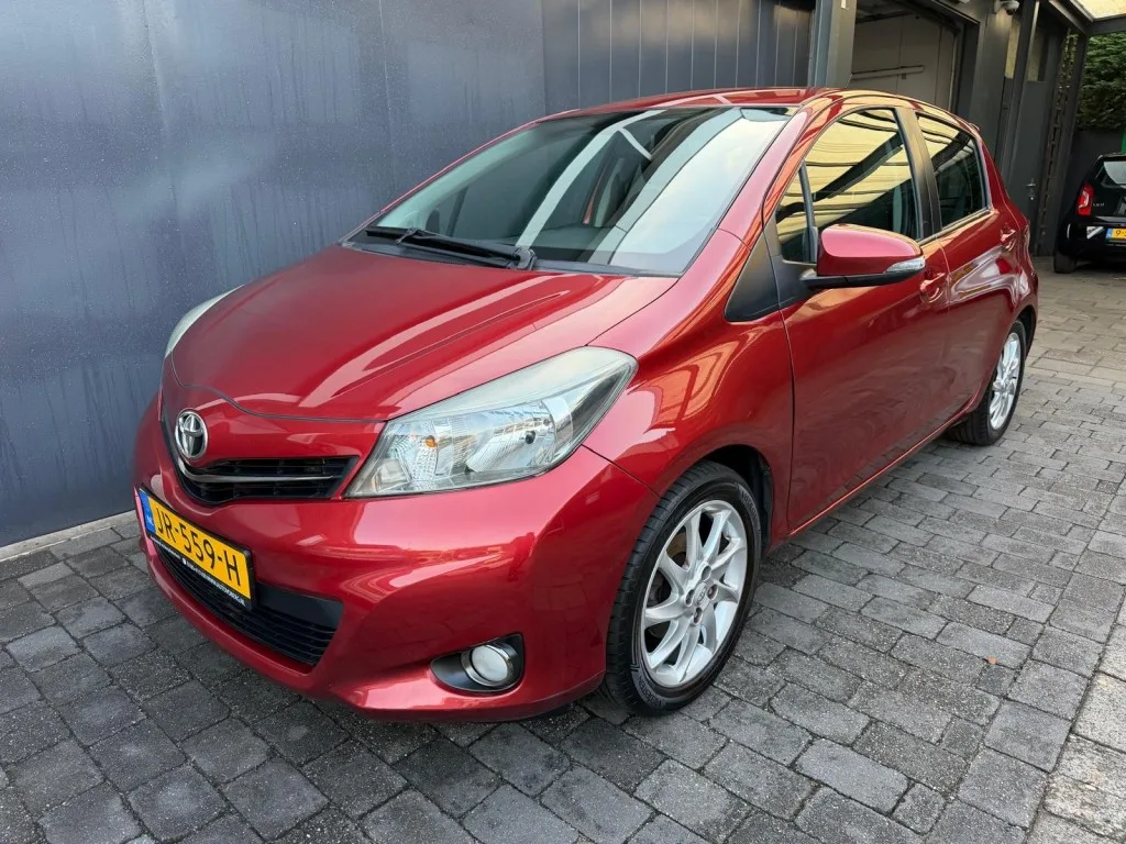 Toyota Yaris (2012) — foto 1