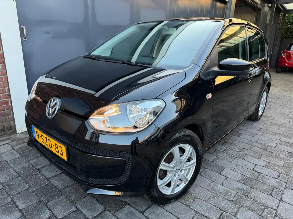 Volkswagen Up (2013) — foto 1