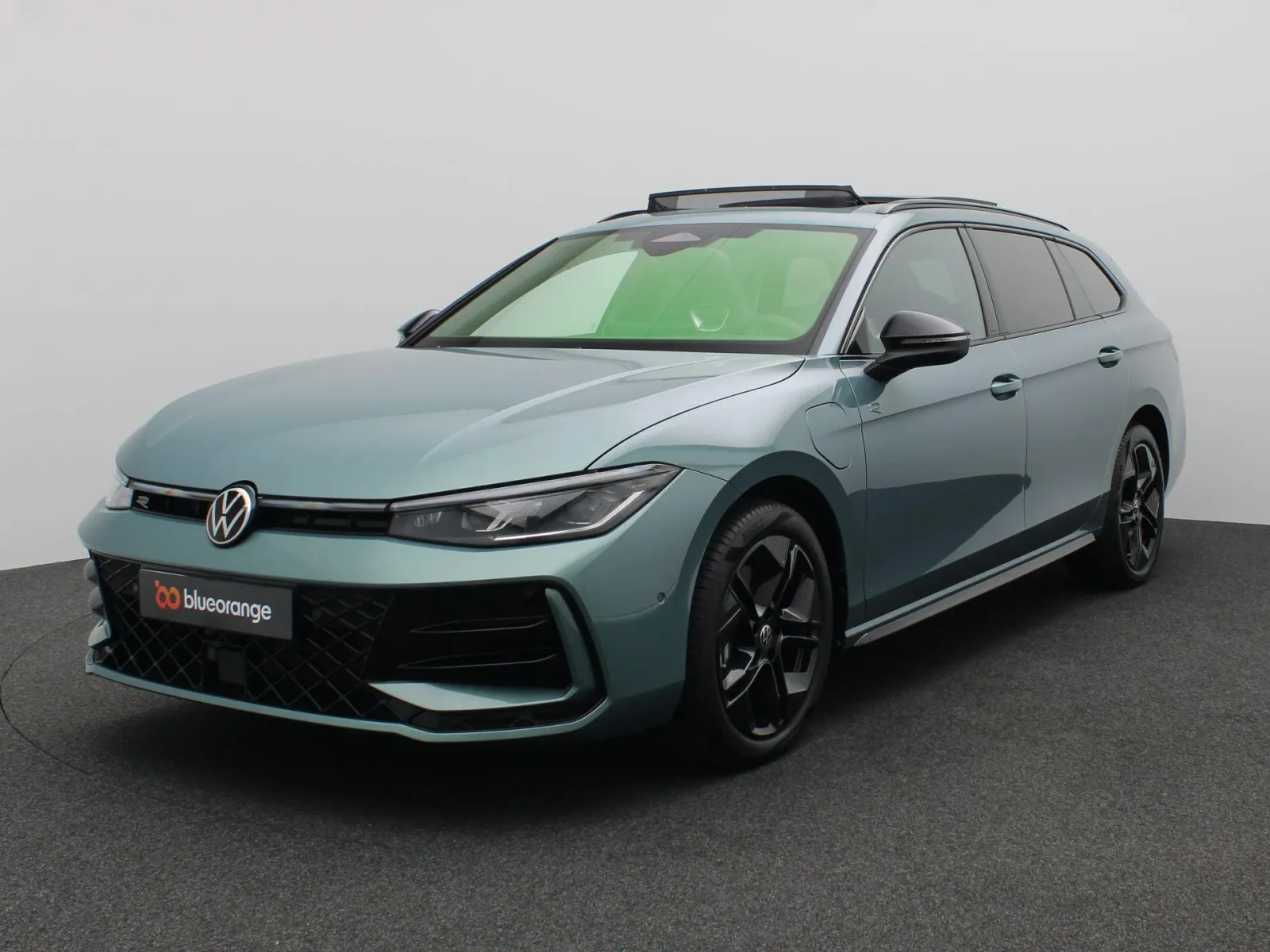 Volkswagen Passat (2025) — foto 1