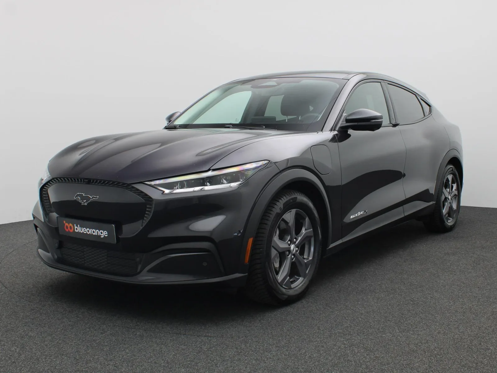 Ford Mustang Mach-E (2023) — foto 1