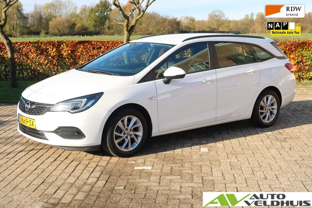 Opel Astra (2020) — foto 1