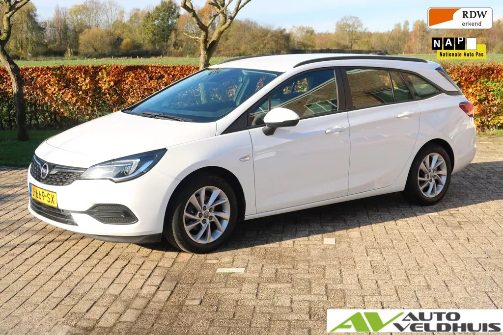 Opel Astra (2020) — foto 1