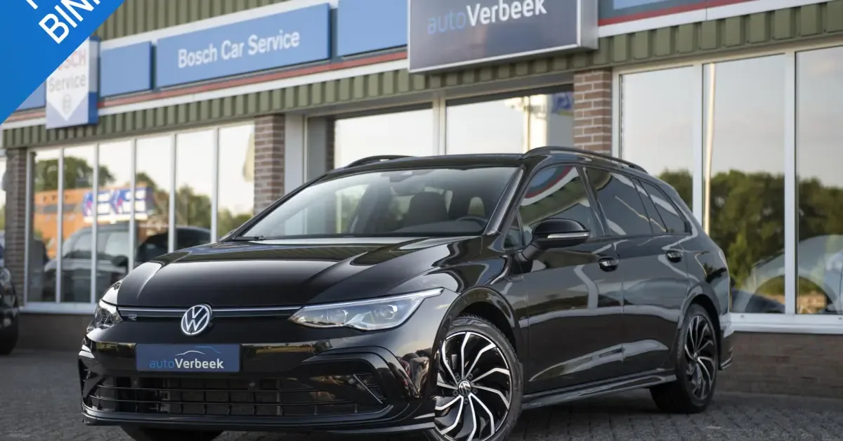 Volkswagen Golf (2022) — foto 1