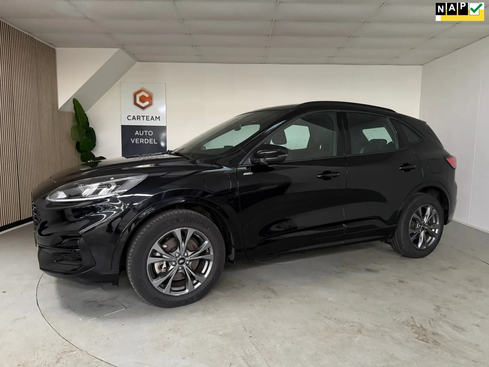 Ford Kuga (2021) — foto 1
