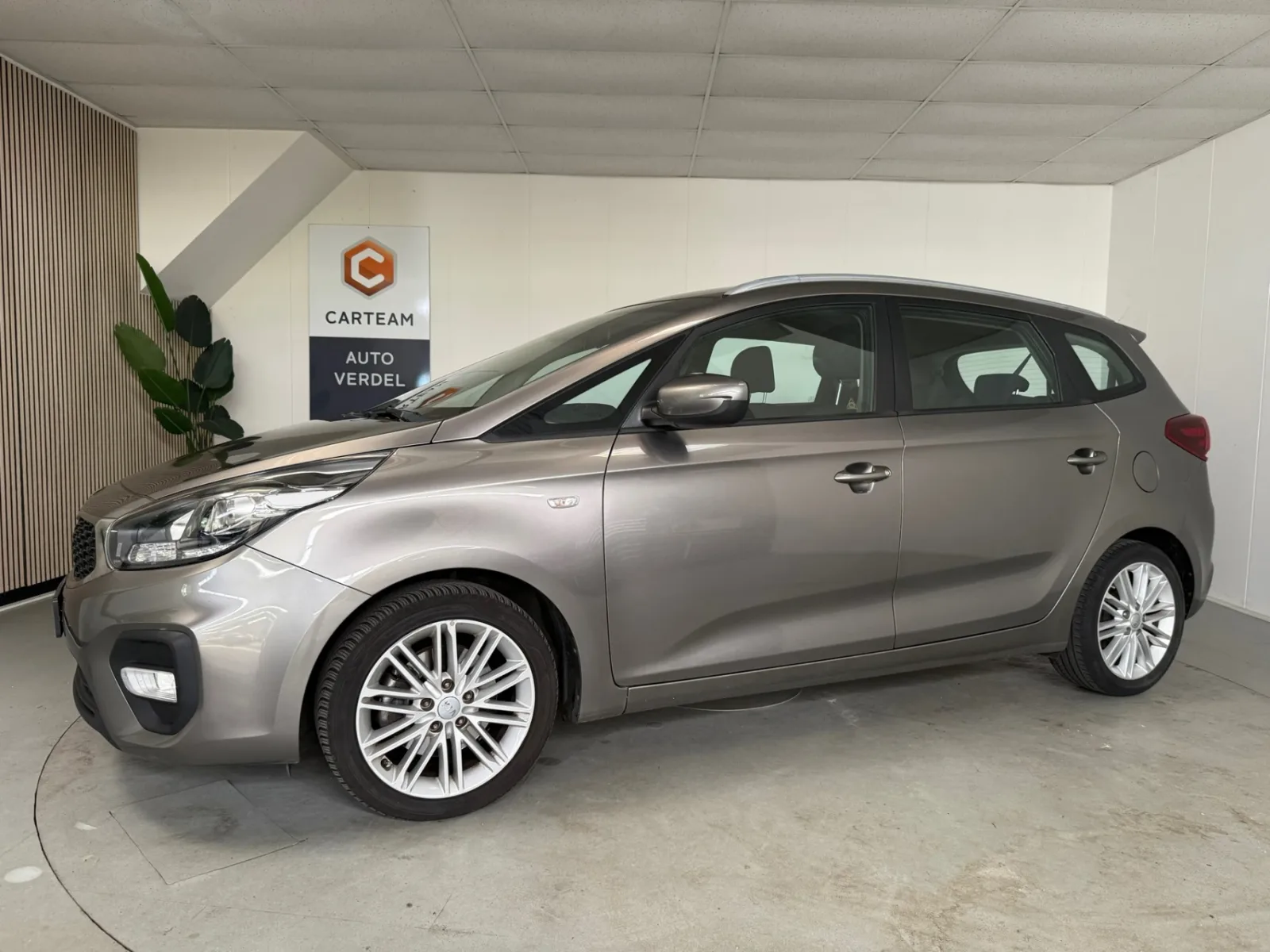 Kia Carens (2018) — foto 1
