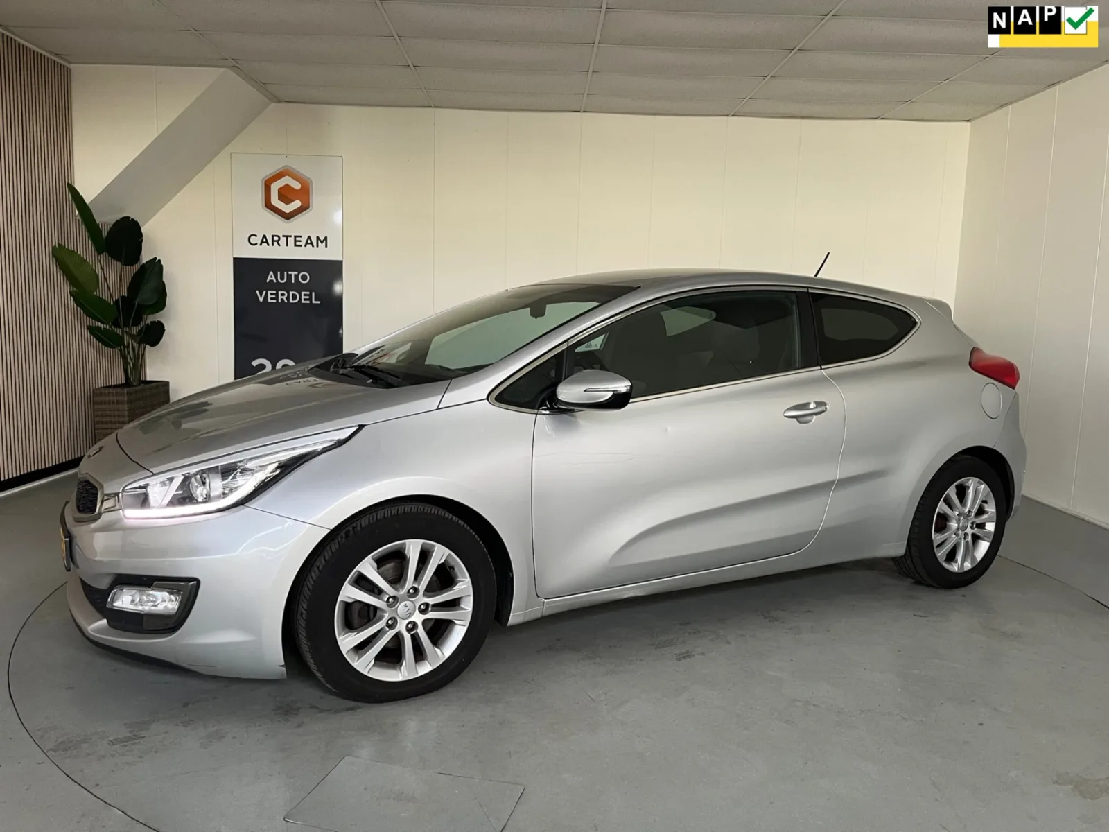 Kia Cee'd (2015) — foto 1