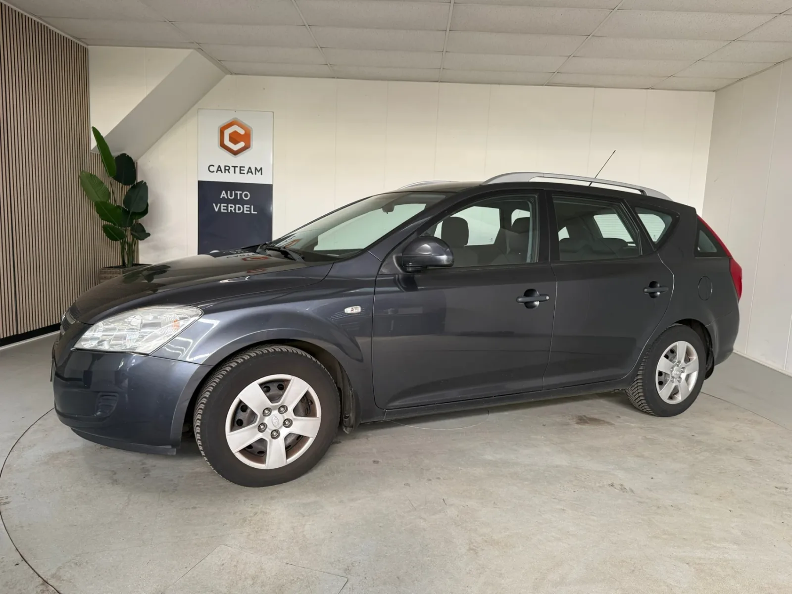 Kia Cee'd (2009) — foto 1