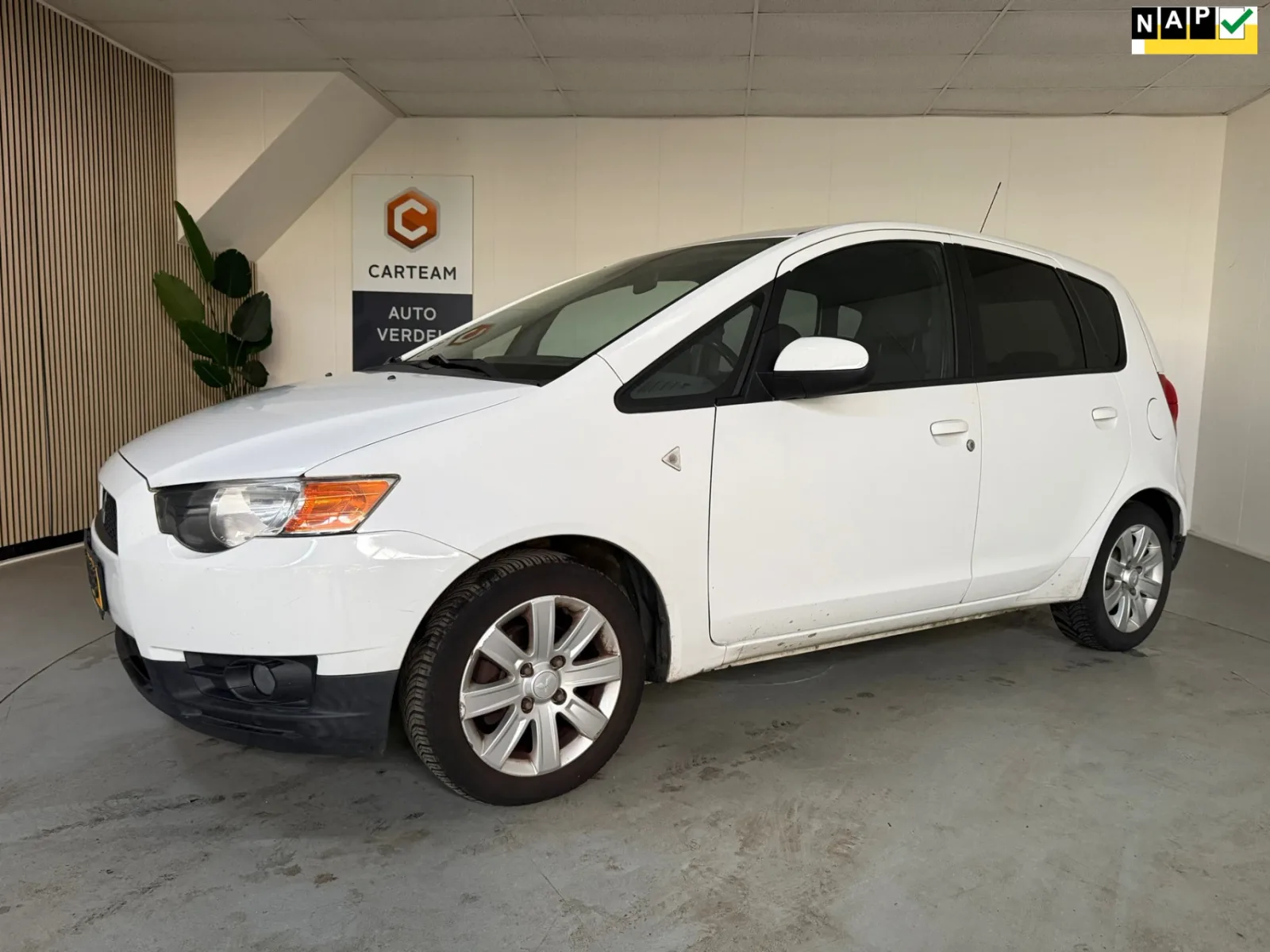 Mitsubishi Colt (2011) — foto 1