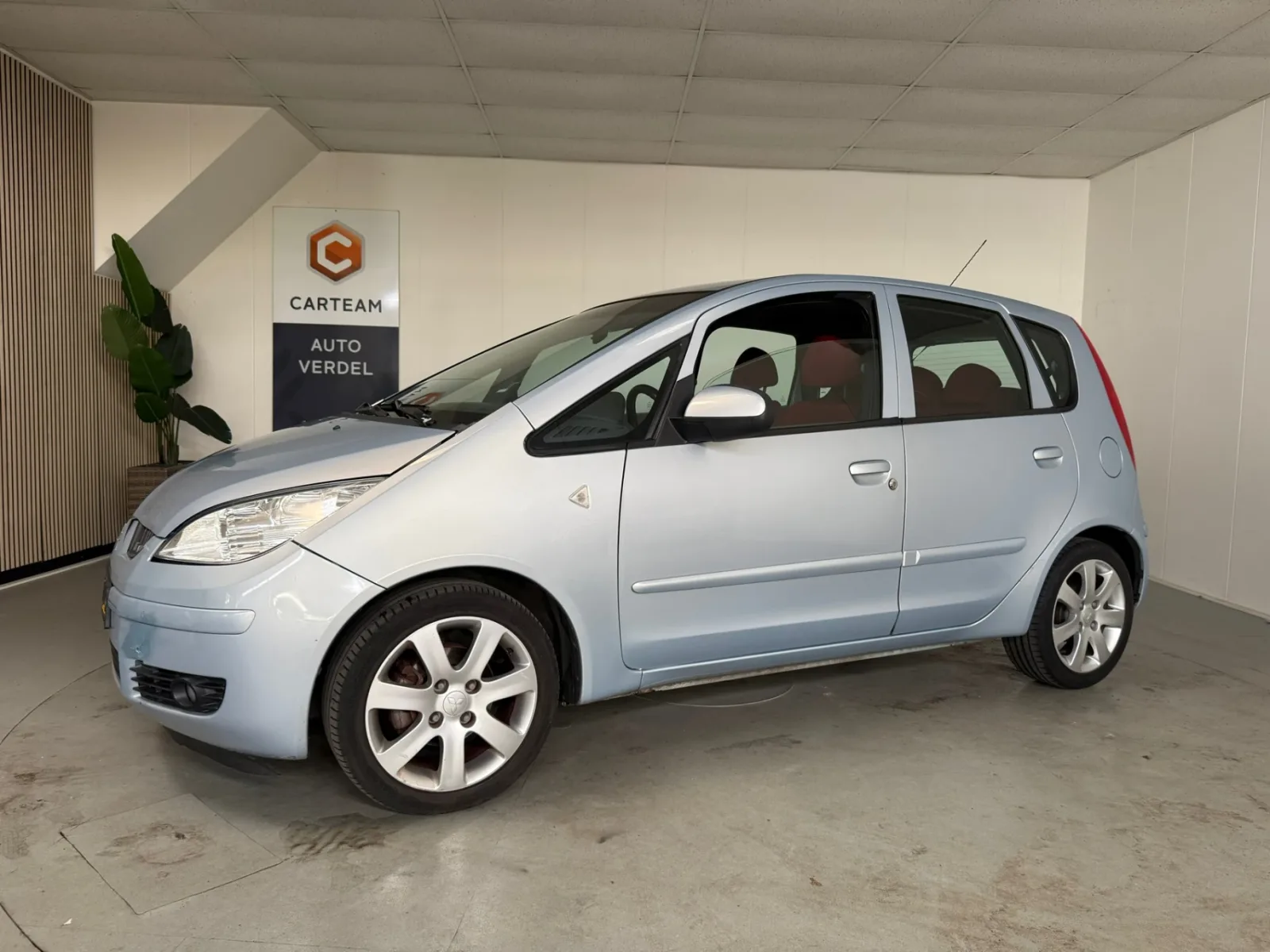 Mitsubishi Colt (2004) — foto 1