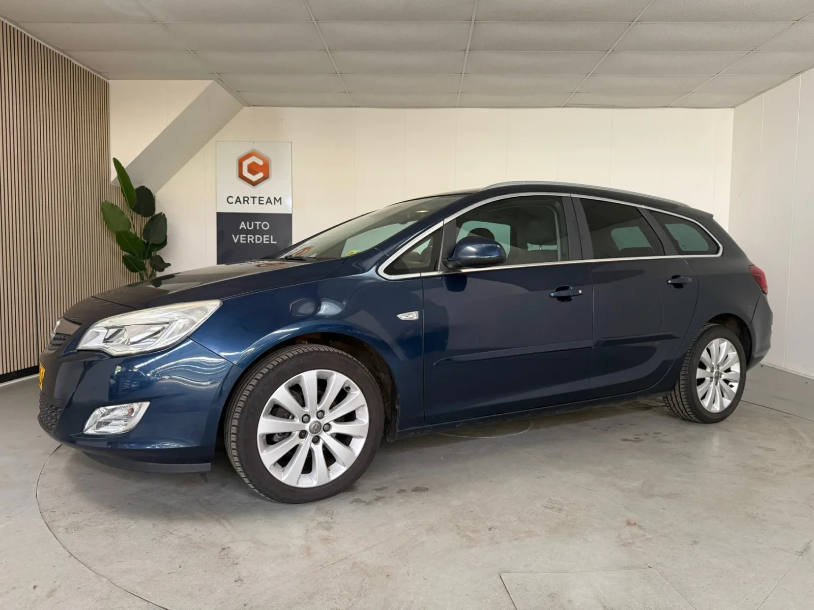 Opel Astra (2012) — foto 1