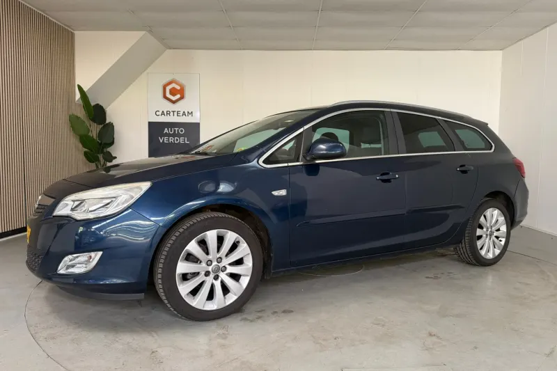 Opel Astra (2012)