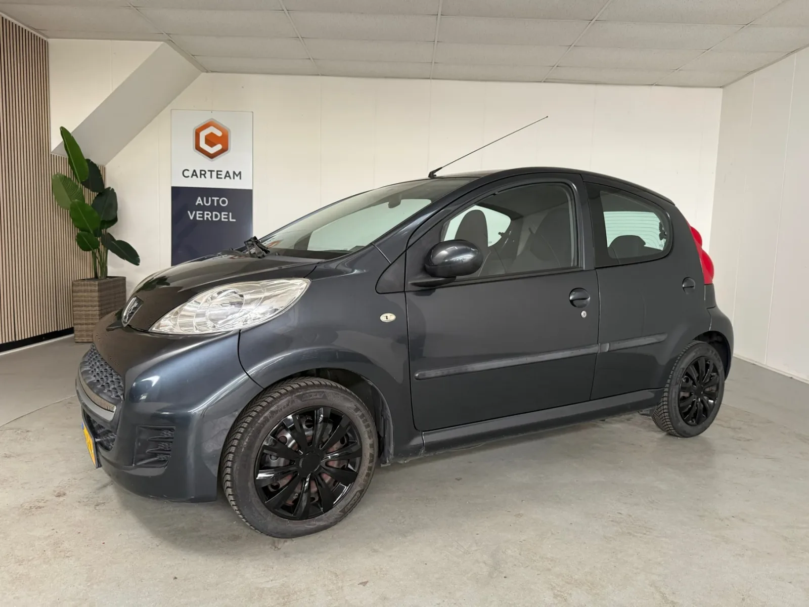 Peugeot 107 (2011) — foto 1