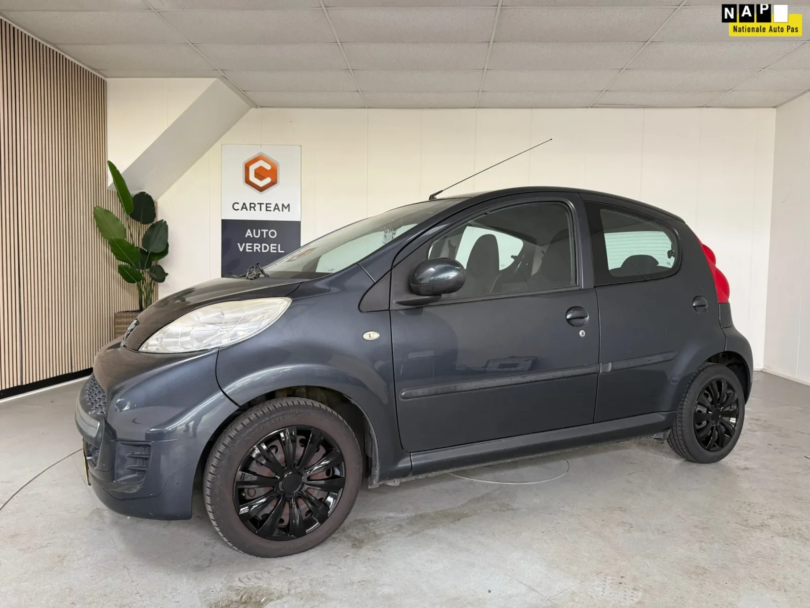 Peugeot 107 (2011) — foto 1