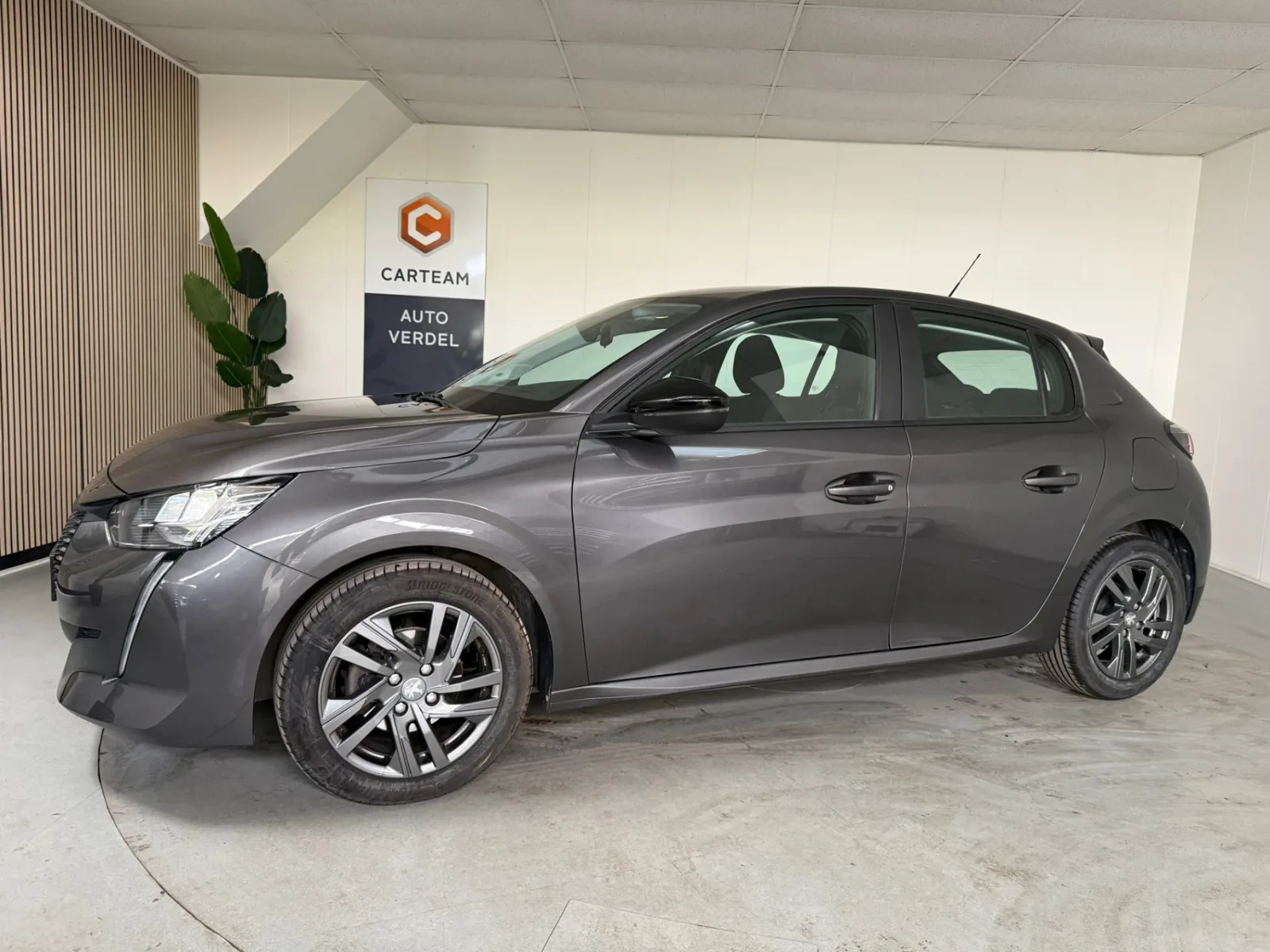 Peugeot 208 (2022) — foto 1