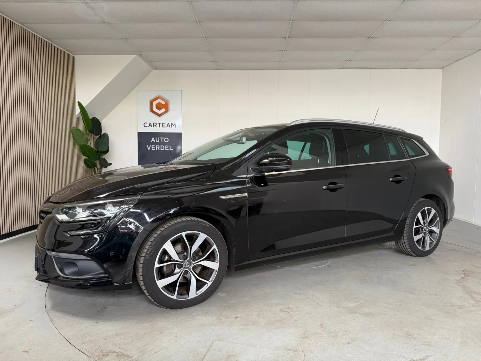 Renault Mégane (2018) — foto 1