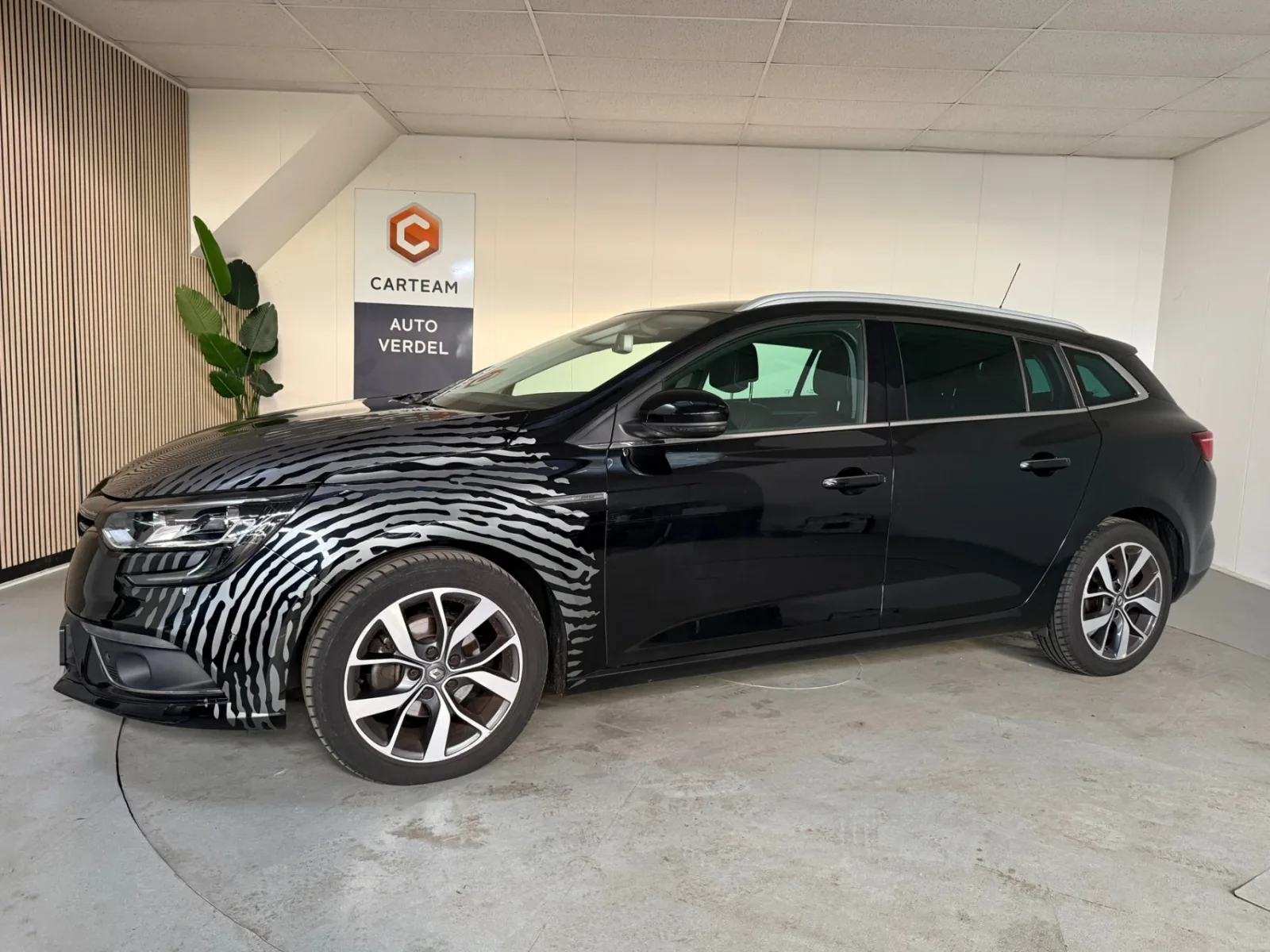 Renault Mégane (2018) — foto 1