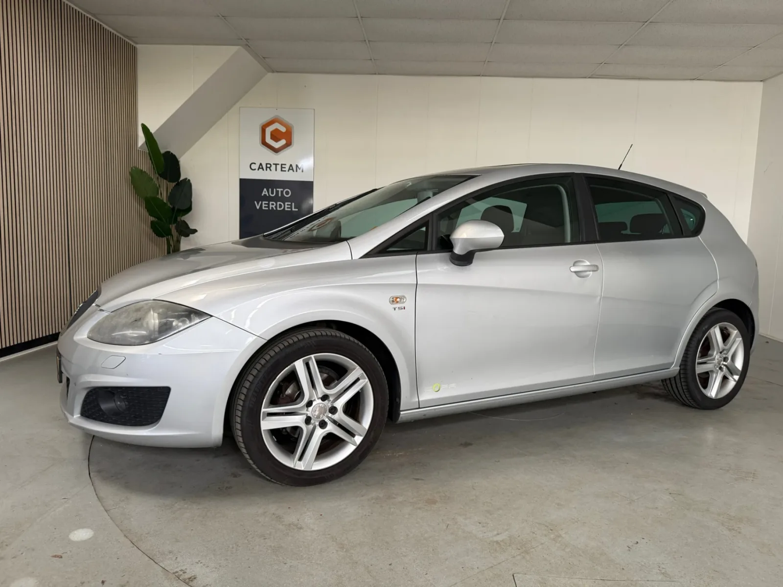 SEAT Leon (2012) — foto 1