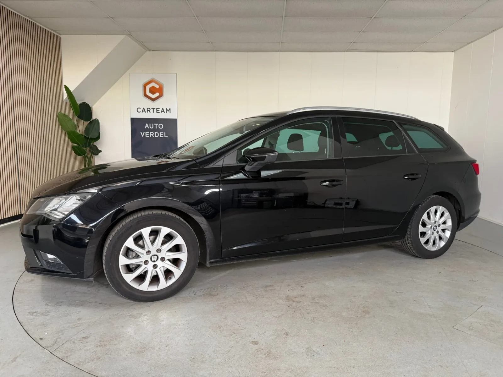 SEAT Leon (2015) — foto 1