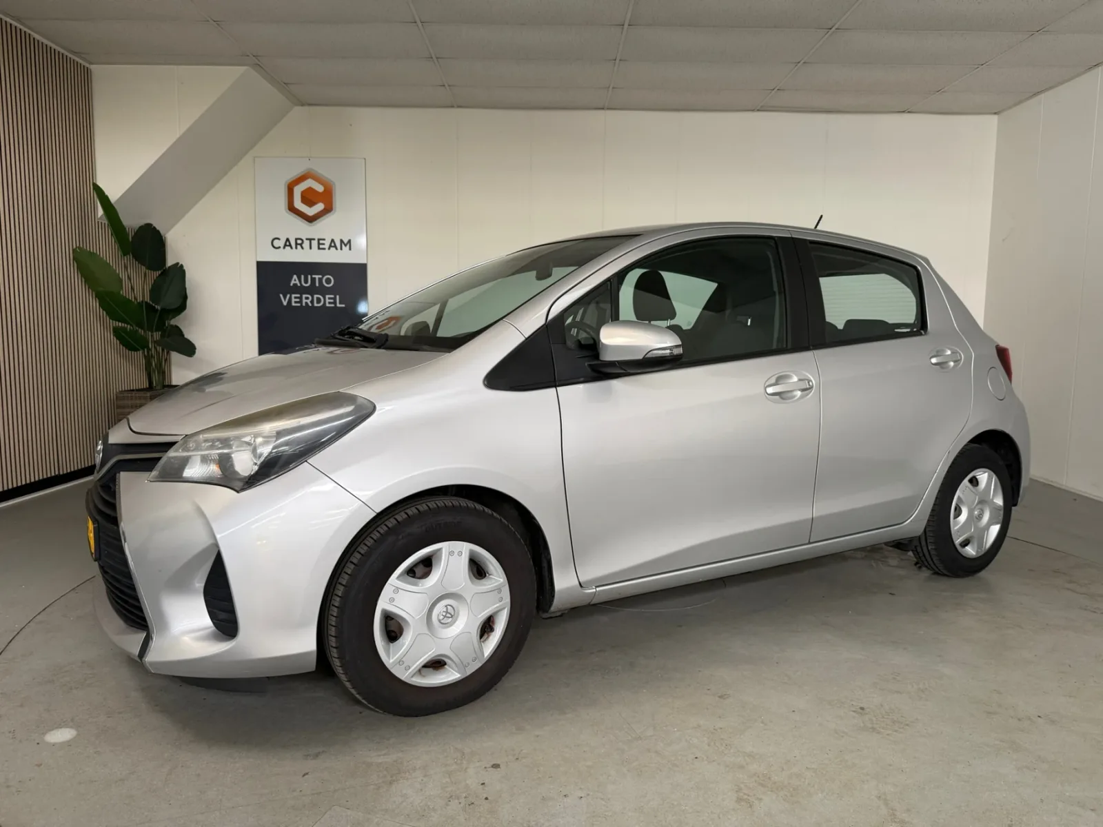 Toyota Yaris (2015) — foto 1