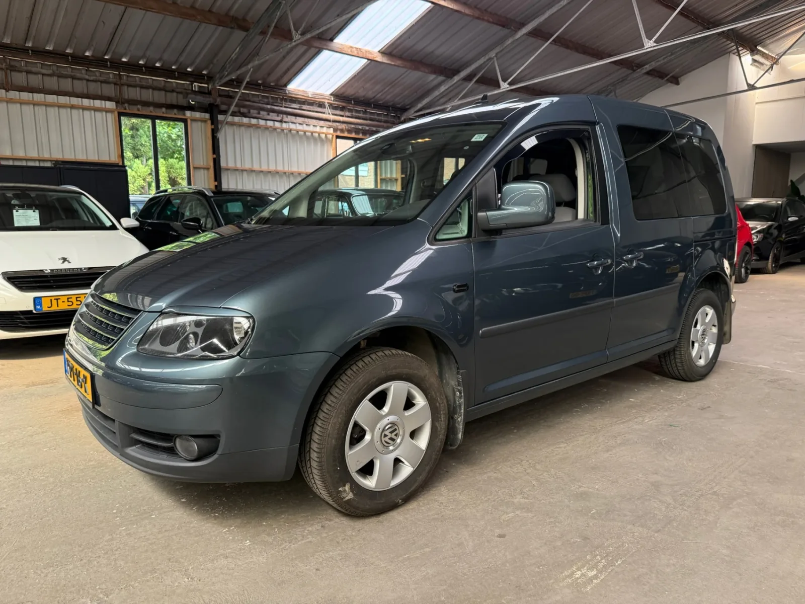 Volkswagen Caddy (2009) — foto 1
