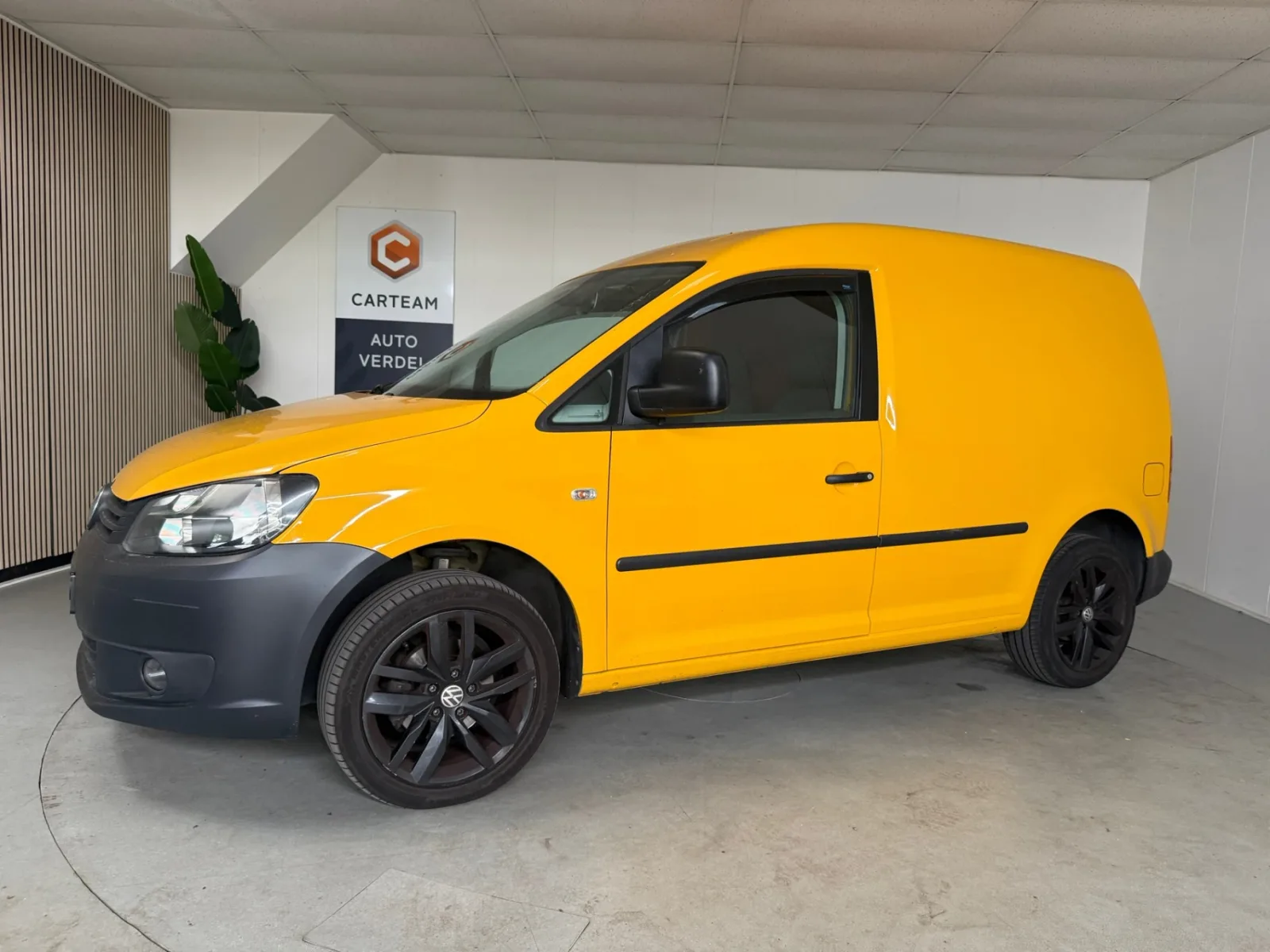 Volkswagen Caddy (2012) — foto 1