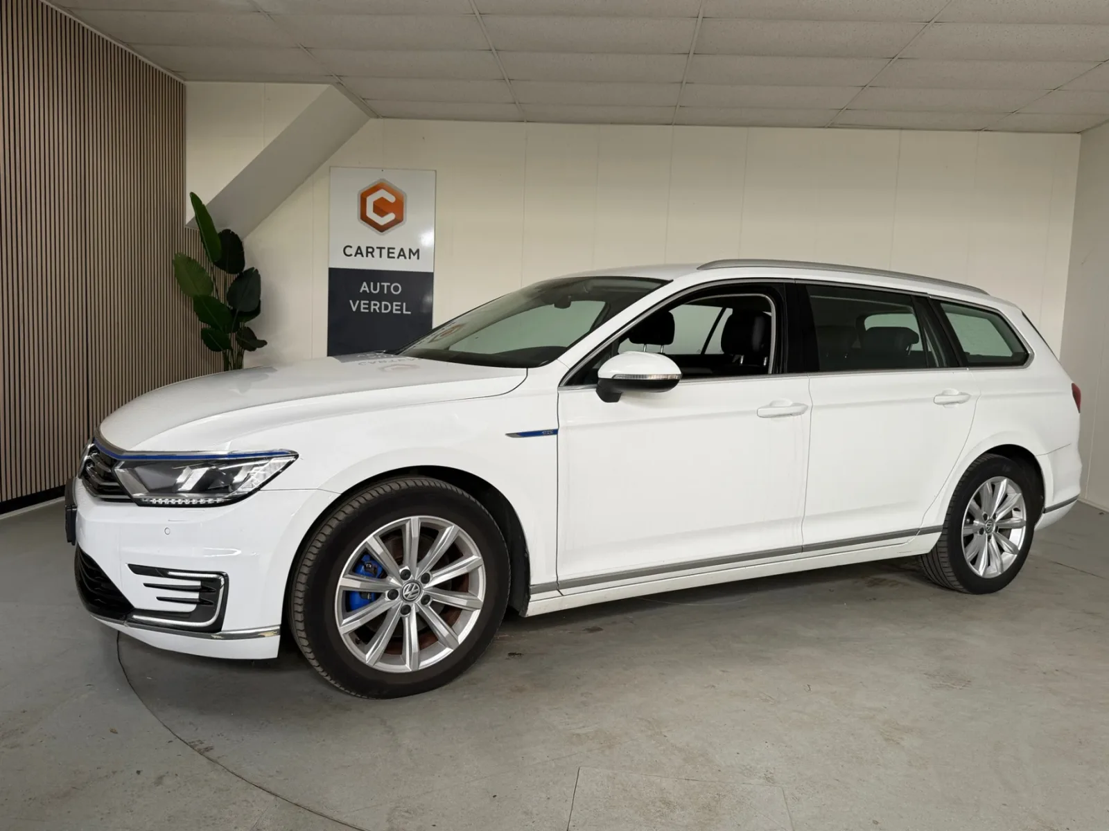 Volkswagen Passat (2016) — foto 1