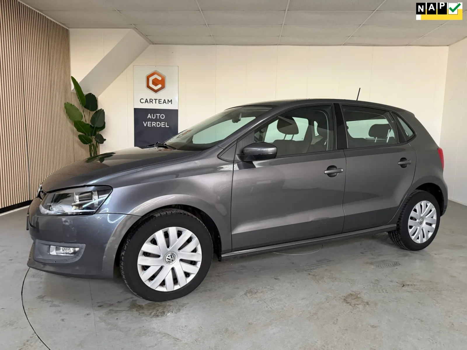 Volkswagen Polo (2013) — foto 1